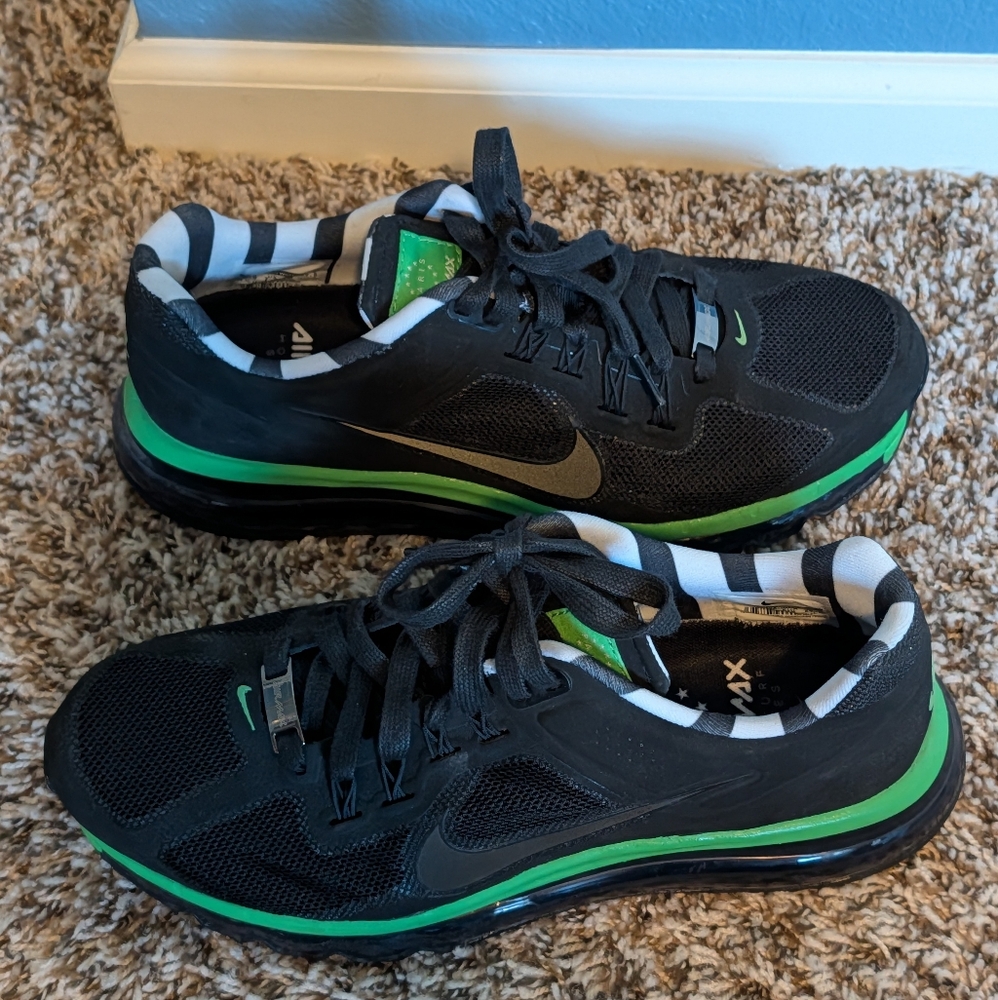 Nike Men's Black and Green Running Shoes - Picture 1 of 6